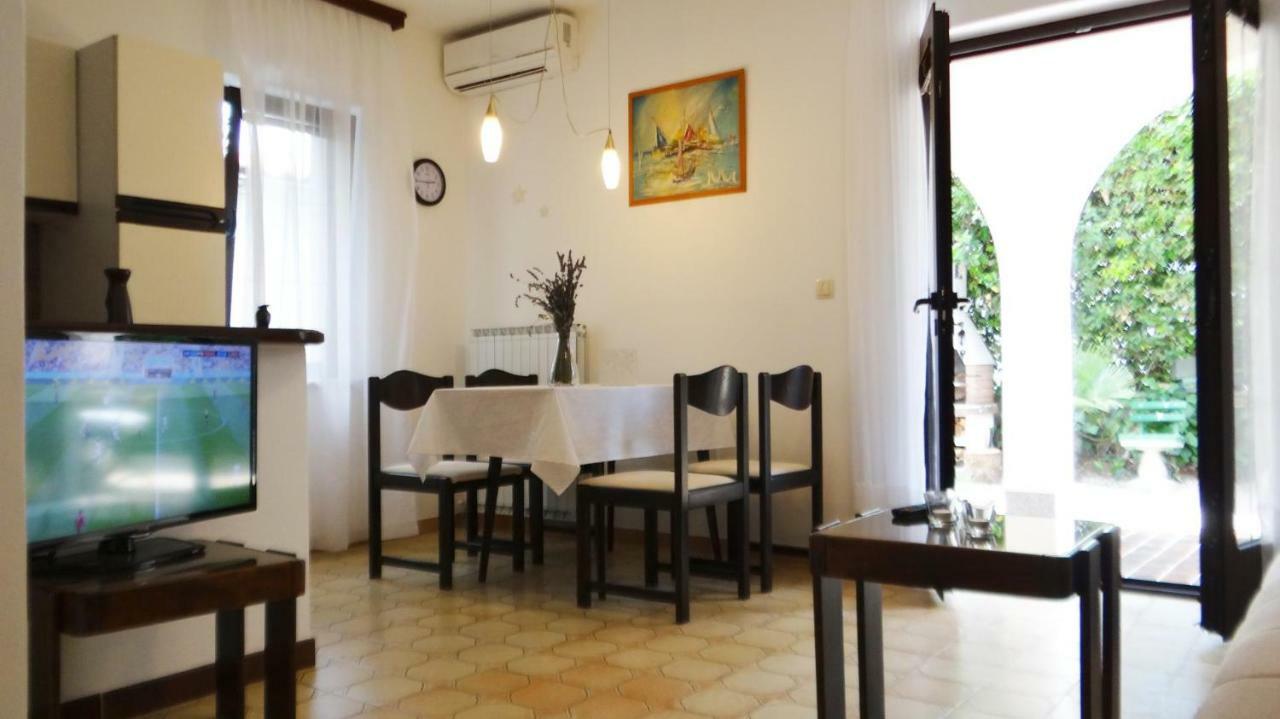 Apartman Magasic Krk Town Exteriör bild